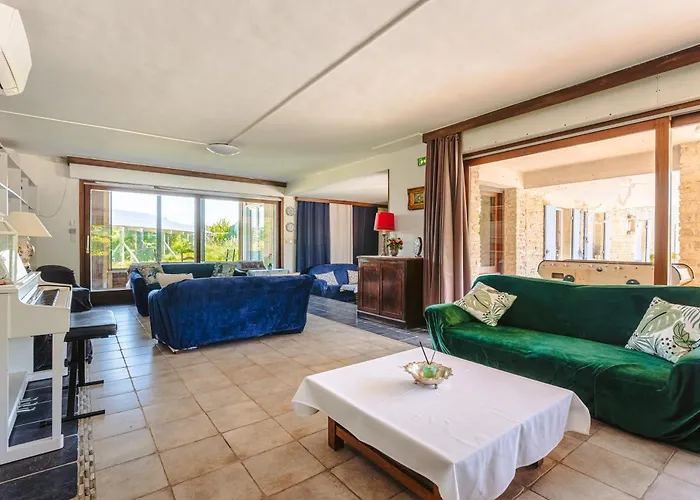 D'hote Rubis Genouille (Charente-Maritime)